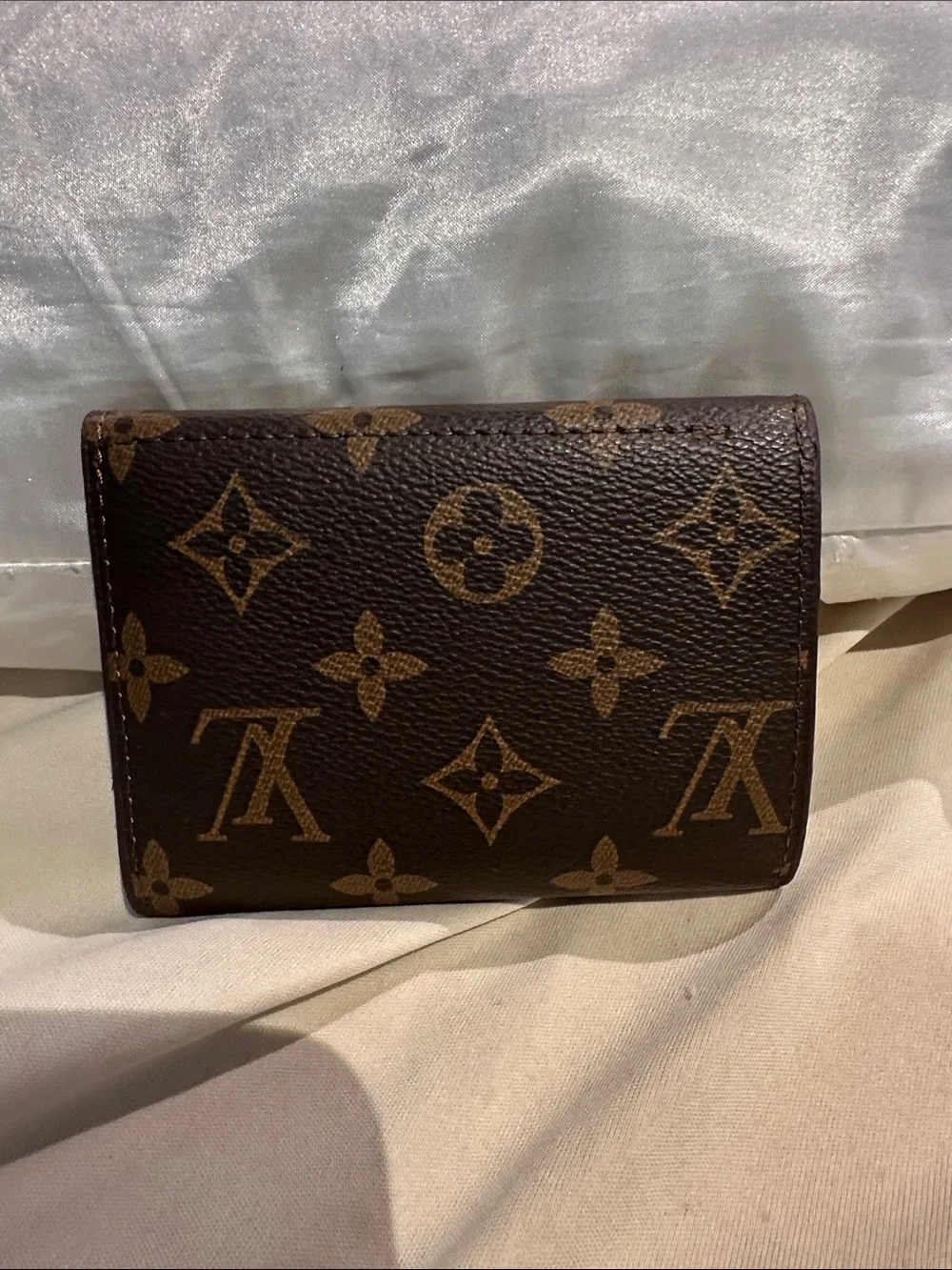 Unbeanded compact wallet
